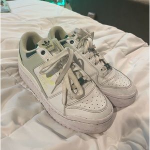 Adidas Forum Bold women’s size 7 shoe